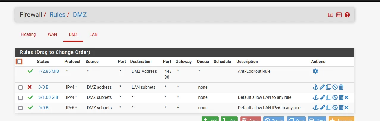 Reglas de firewall en la pestaña DMZ: el tráfico con origen DMZ hacia las subredes LAN queda bloqueado